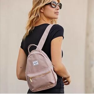 Herschel Supply Nova crossbody ash rose